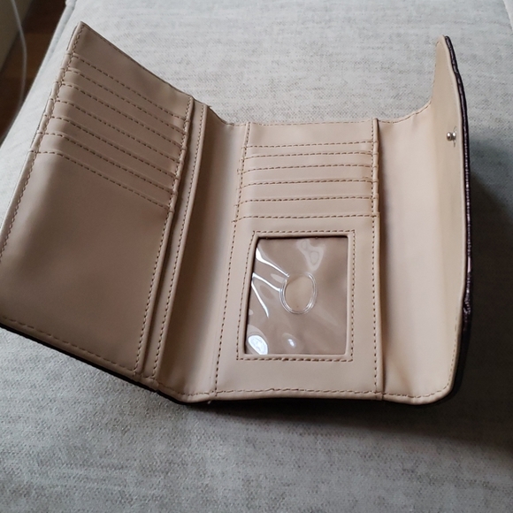 Guess Wallet - Picture 4 of 4